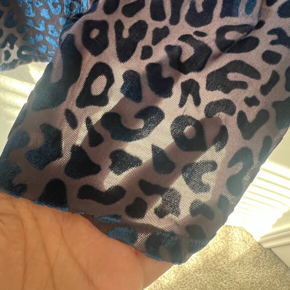 Umgee Sz 2X Blue Leopard Print Sheer Burnout Crushed Velvet Button Up Blouse - Picture 8 of 11
